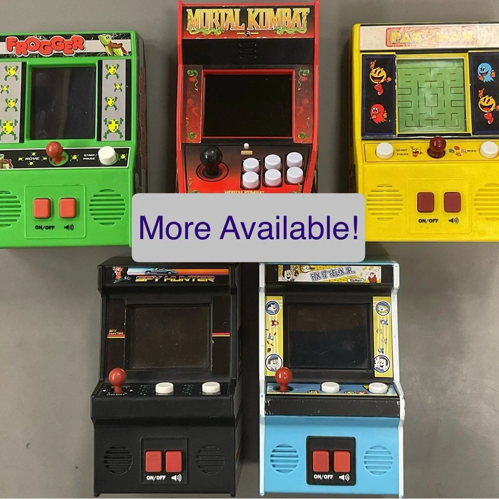Working Retro PAC-MAN Handheld Arcade Game Console with Batteries